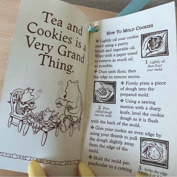 Winnie The Pooh Ceramic Cookie Mold - Picture 4 of 5